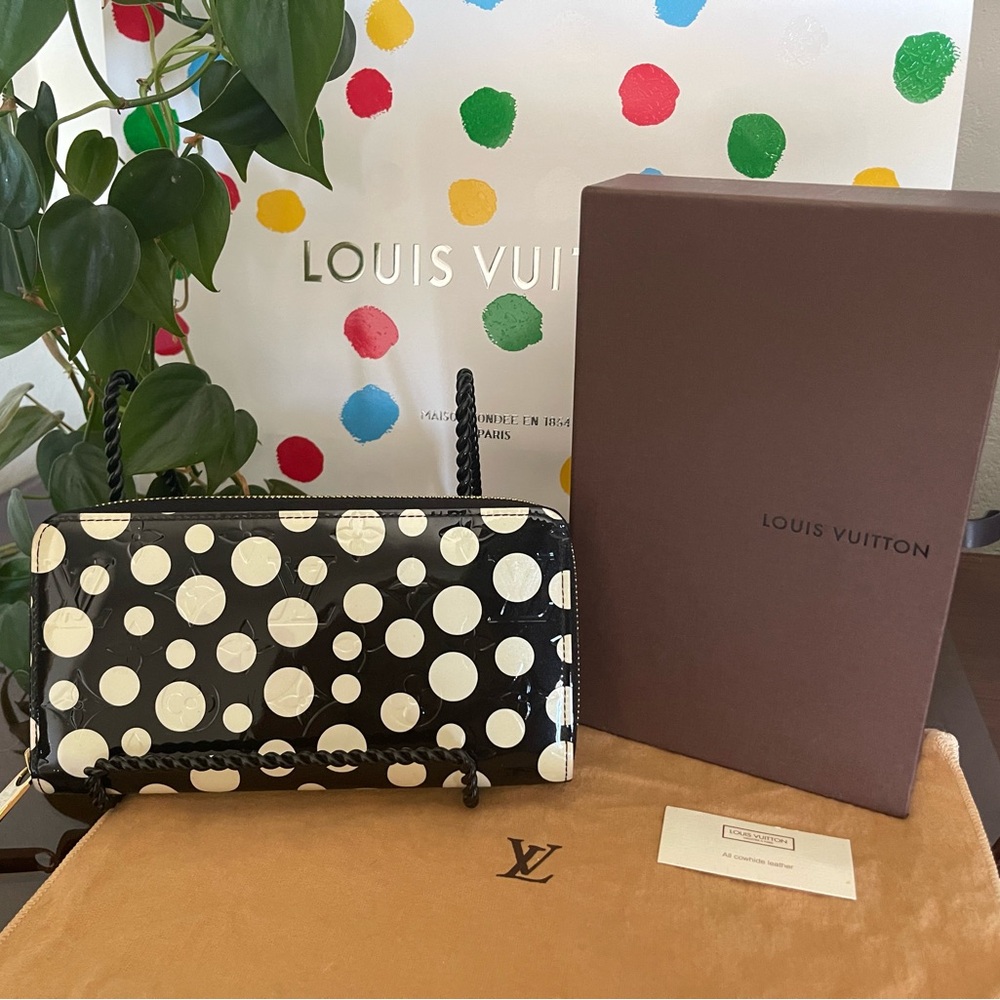 Louis Vuitton Limited Edition Yayoi Kusama Black Mono Vernis Dots Zippy Wallet